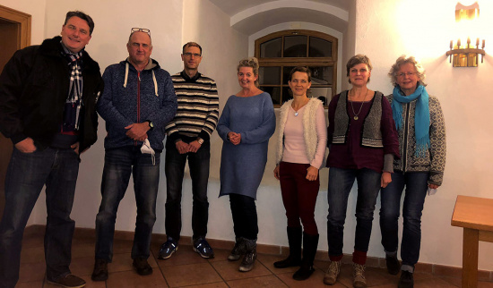 Gründung der NABU-Ortsgruppe Hoyerswerda am 15. November 2021. Gründungsmitglieder v.l.n.r.: Eugene Bruins ( Zoo), Dr. Alexander Harter (Beisitzer), Daniel Meyer (2. Vorsitzender), Dagmar Steuer (Vorsitzende), Maja Lehmann (Kassenwartin), Denise Köckritz (Schriftführerin), Christine Reichel (Beisitzerin). Foto: NABU Hoyerswerda